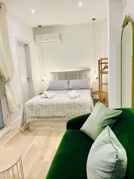 New Luxurious Studio With Patio/Center Leilighet Málaga Eksteriør bilde